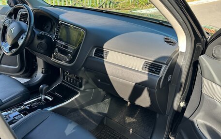 Mitsubishi Outlander III рестайлинг 3, 2019 год, 2 610 000 рублей, 6 фотография