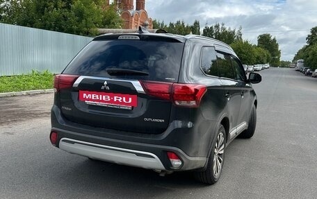 Mitsubishi Outlander III рестайлинг 3, 2019 год, 2 610 000 рублей, 3 фотография