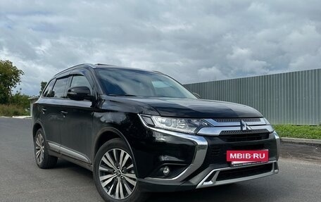 Mitsubishi Outlander III рестайлинг 3, 2019 год, 2 610 000 рублей, 2 фотография