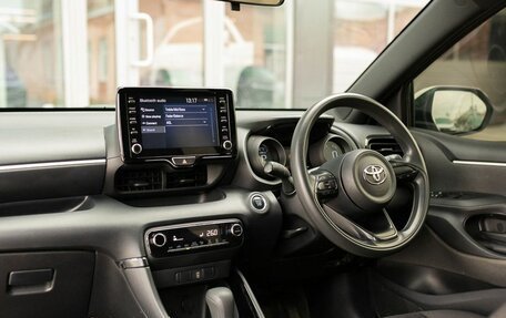 Toyota Yaris, 2020 год, 1 210 000 рублей, 10 фотография