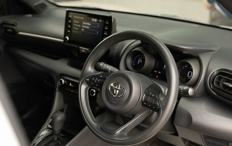 Toyota Yaris, 2020 год, 1 210 000 рублей, 11 фотография
