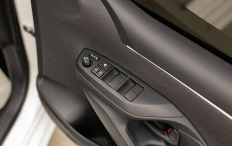 Toyota Yaris, 2020 год, 1 210 000 рублей, 17 фотография