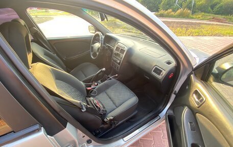 Toyota Avensis III рестайлинг, 2002 год, 350 000 рублей, 7 фотография