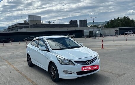Hyundai Solaris II рестайлинг, 2015 год, 940 000 рублей, 2 фотография