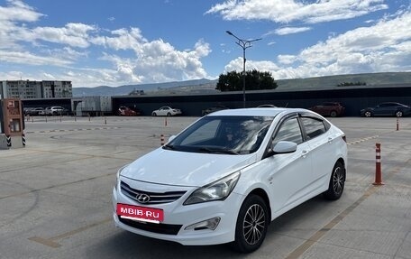 Hyundai Solaris II рестайлинг, 2015 год, 940 000 рублей, 3 фотография