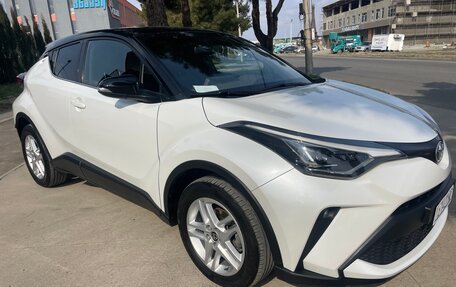 Toyota C-HR I рестайлинг, 2022 год, 2 350 000 рублей, 5 фотография