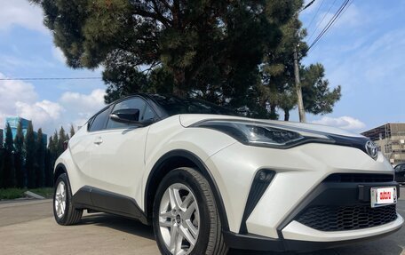 Toyota C-HR I рестайлинг, 2022 год, 2 350 000 рублей, 4 фотография
