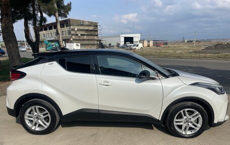 Toyota C-HR I рестайлинг, 2022 год, 2 350 000 рублей, 2 фотография