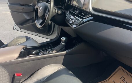 Toyota C-HR I рестайлинг, 2022 год, 2 350 000 рублей, 13 фотография
