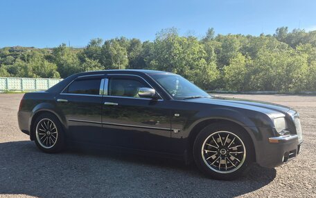 Chrysler 300C II, 2005 год, 1 000 000 рублей, 7 фотография
