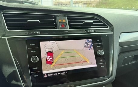 Volkswagen Tiguan II, 2019 год, 2 559 000 рублей, 13 фотография