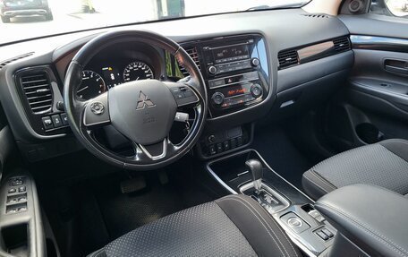 Mitsubishi Outlander III рестайлинг 3, 2019 год, 2 070 000 рублей, 9 фотография