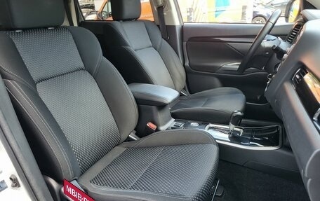 Mitsubishi Outlander III рестайлинг 3, 2019 год, 2 070 000 рублей, 25 фотография