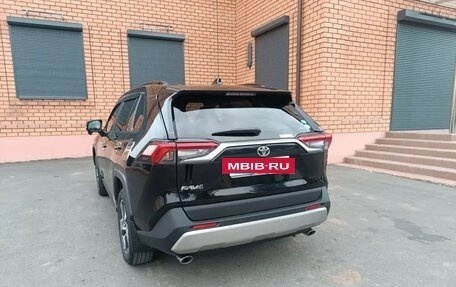 Toyota RAV4, 2019 год, 2 700 000 рублей, 5 фотография