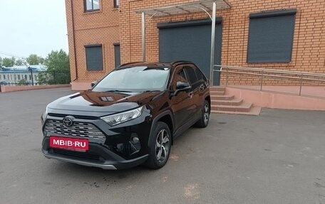 Toyota RAV4, 2019 год, 2 700 000 рублей, 2 фотография