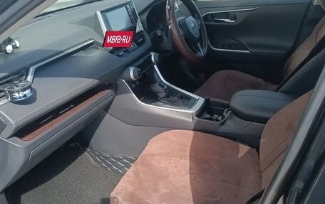 Toyota RAV4, 2019 год, 2 700 000 рублей, 11 фотография