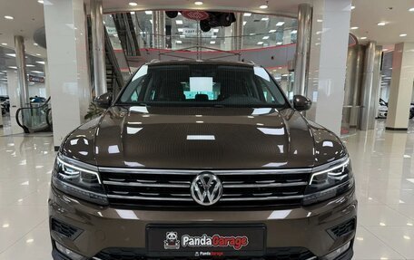 Volkswagen Tiguan II, 2017 год, 2 599 000 рублей, 2 фотография
