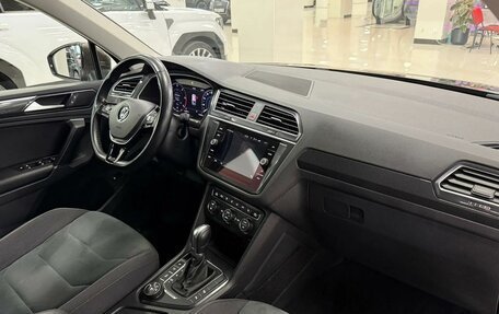 Volkswagen Tiguan II, 2017 год, 2 599 000 рублей, 8 фотография