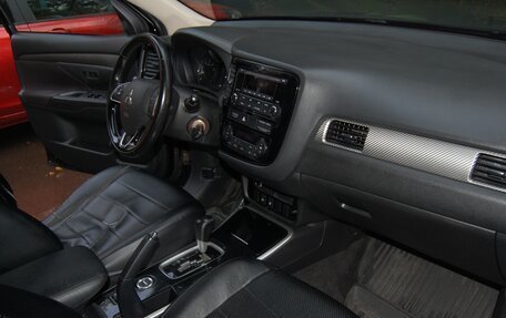Mitsubishi Outlander III рестайлинг 3, 2017 год, 1 460 000 рублей, 13 фотография