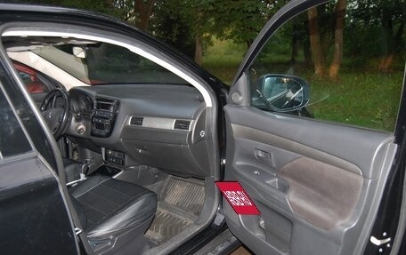 Mitsubishi Outlander III рестайлинг 3, 2017 год, 1 460 000 рублей, 14 фотография