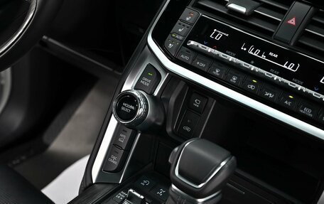 Toyota Land Cruiser, 2025 год, 14 300 000 рублей, 22 фотография