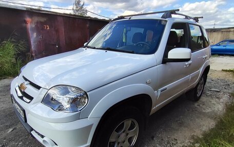 Chevrolet Niva I рестайлинг, 2012 год, 750 000 рублей, 3 фотография