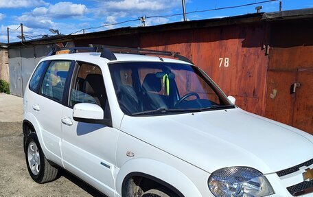 Chevrolet Niva I рестайлинг, 2012 год, 750 000 рублей, 4 фотография