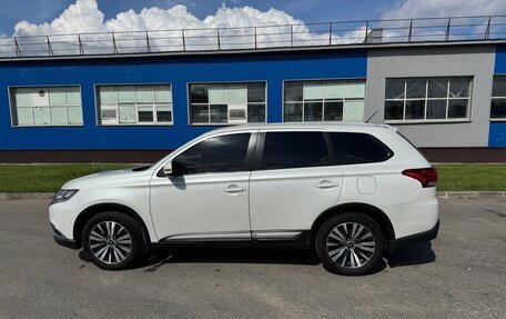 Mitsubishi Outlander III рестайлинг 3, 2015 год, 1 690 000 рублей, 8 фотография