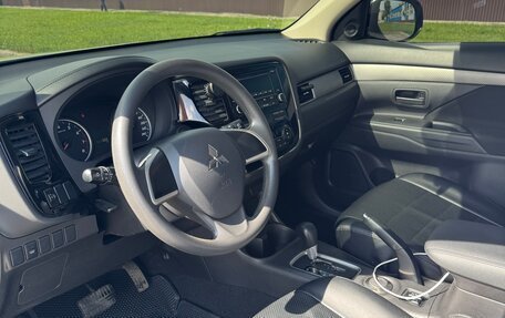 Mitsubishi Outlander III рестайлинг 3, 2015 год, 1 690 000 рублей, 9 фотография
