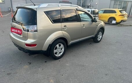 Mitsubishi Outlander III рестайлинг 3, 2008 год, 700 000 рублей, 2 фотография