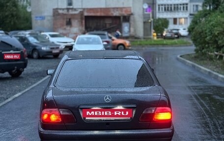 Mercedes-Benz E-Класс, 1997 год, 345 000 рублей, 5 фотография