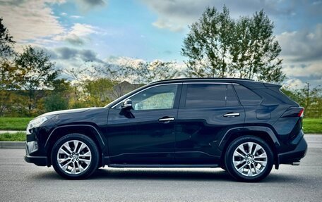 Toyota RAV4, 2021 год, 3 300 000 рублей, 4 фотография