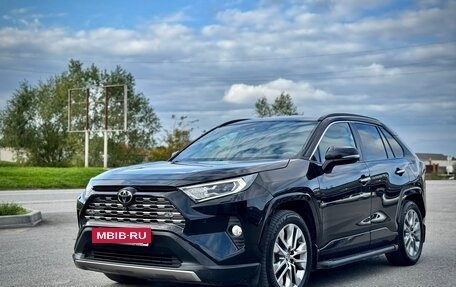 Toyota RAV4, 2021 год, 3 300 000 рублей, 3 фотография