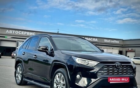 Toyota RAV4, 2021 год, 3 300 000 рублей, 2 фотография