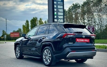 Toyota RAV4, 2021 год, 3 300 000 рублей, 5 фотография