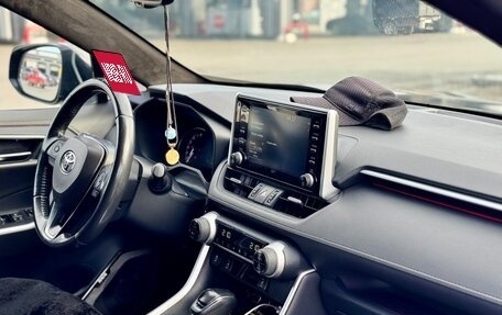 Toyota RAV4, 2021 год, 3 300 000 рублей, 9 фотография
