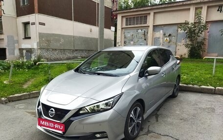 Nissan Leaf II, 2018 год, 2 270 000 рублей, 2 фотография