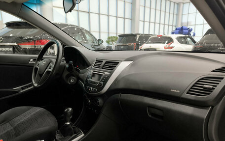 Hyundai Solaris II рестайлинг, 2015 год, 800 000 рублей, 15 фотография