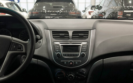 Hyundai Solaris II рестайлинг, 2015 год, 800 000 рублей, 19 фотография