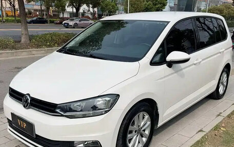 Volkswagen Touran III, 2022 год, 1 550 000 рублей, 1 фотография