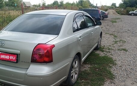 Toyota Avensis III рестайлинг, 2005 год, 850 000 рублей, 1 фотография