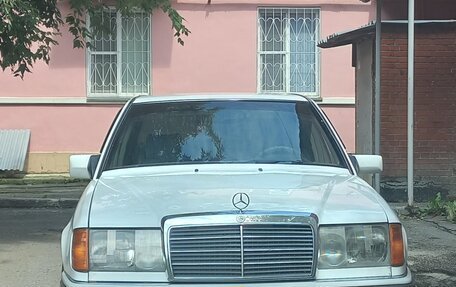Mercedes-Benz E-Класс, 1993 год, 950 000 рублей, 1 фотография