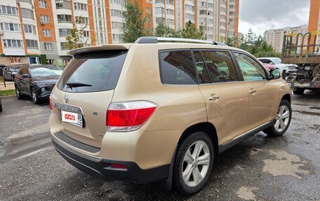 Toyota Highlander III, 2011 год, 1 800 000 рублей, 5 фотография