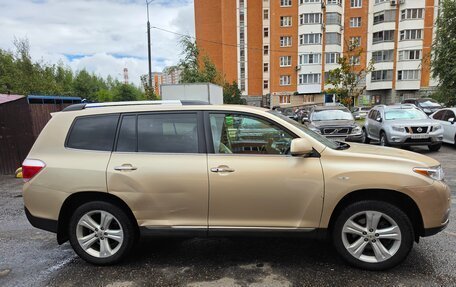 Toyota Highlander III, 2011 год, 1 800 000 рублей, 4 фотография