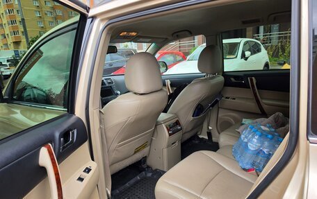 Toyota Highlander III, 2011 год, 1 800 000 рублей, 10 фотография