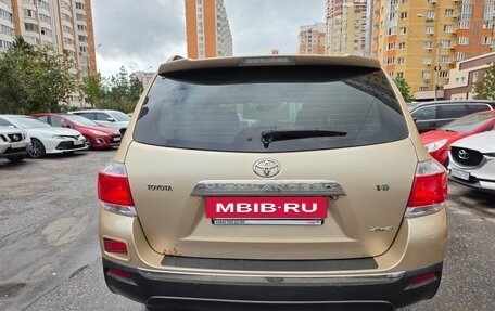 Toyota Highlander III, 2011 год, 1 800 000 рублей, 6 фотография