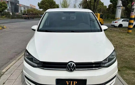 Volkswagen Touran III, 2022 год, 1 550 000 рублей, 2 фотография
