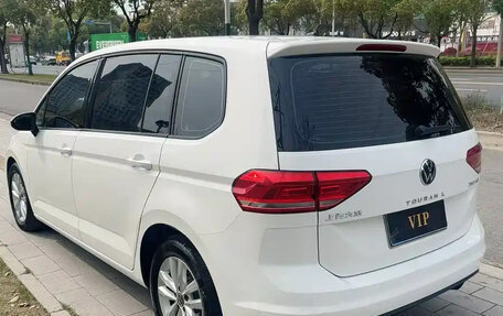 Volkswagen Touran III, 2022 год, 1 550 000 рублей, 6 фотография