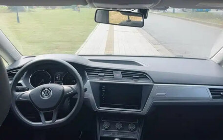 Volkswagen Touran III, 2022 год, 1 550 000 рублей, 7 фотография