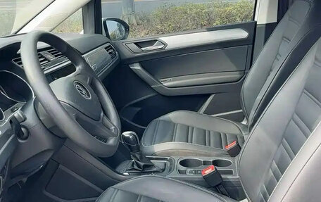 Volkswagen Touran III, 2022 год, 1 550 000 рублей, 8 фотография